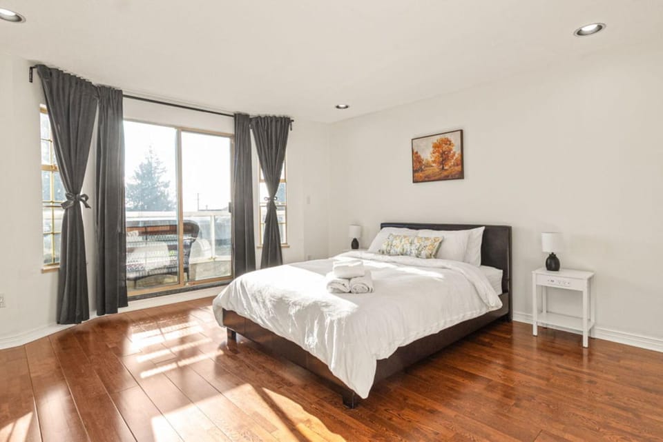 Bed, View (from property/room), Bedroom, towels