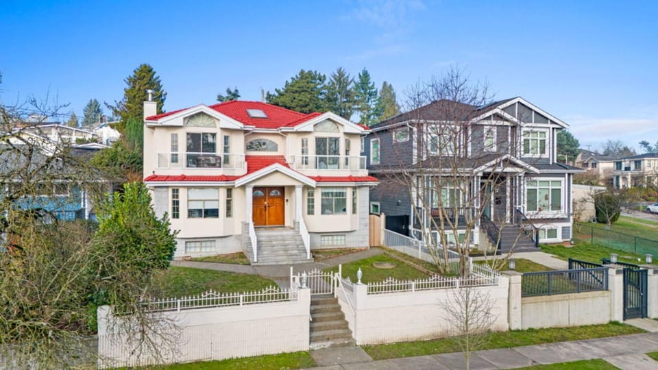 Property building, Day, Neighbourhood, Garden