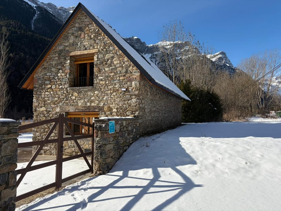 Borda del Llano House in Catalonia