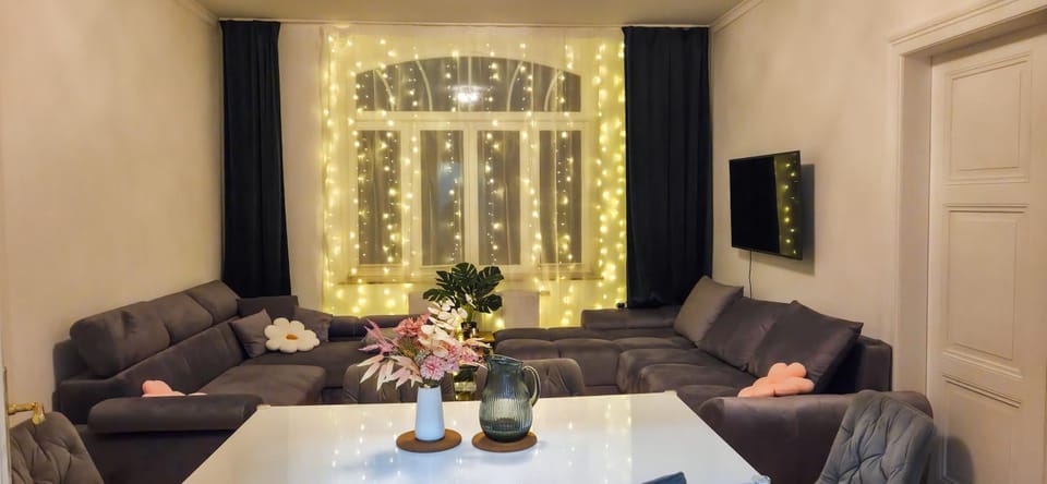 Communal lounge/ TV room, TV and multimedia, Living room