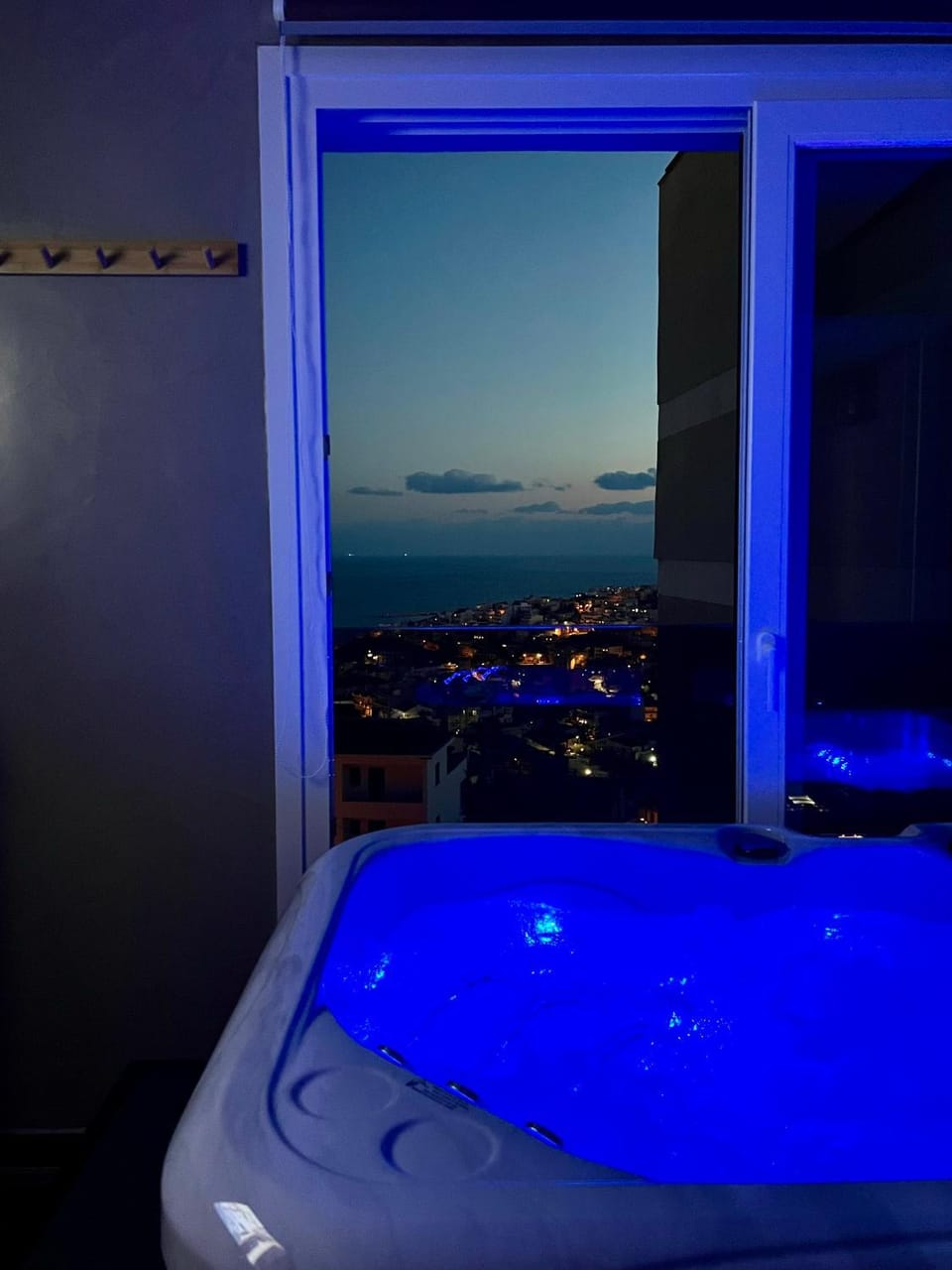Hot Tub, City view