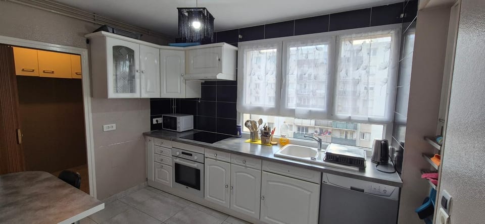 Coffee/tea facilities, Kitchen or kitchenette, minibar, oven