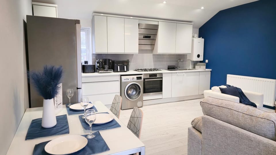 Flat 10 - Stylish 1-Bed Flat - Near Town Centre Apartment in High Wycombe