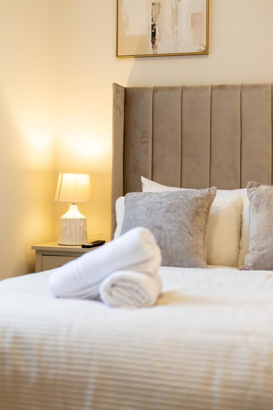 Bed, Bedroom, towels