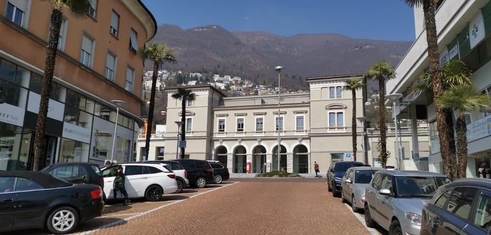 Lake Maggiore Waterfront Retreat - Walking distance to Everything Apartment in Locarno