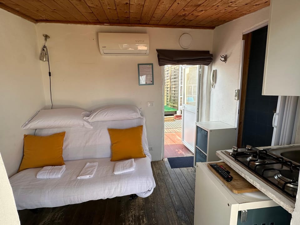 Tiny Nest Over Naples, Private Panoramic Terrace Campground/ 
RV Resort in Naples