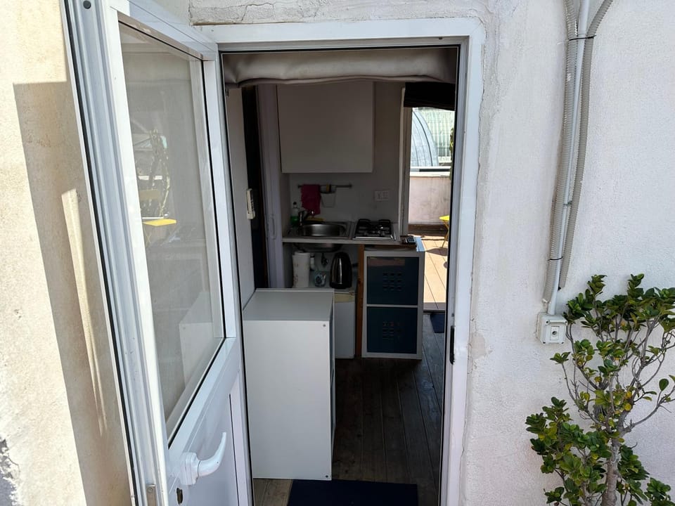 Tiny Nest Over Naples, Private Panoramic Terrace Campground/ 
RV Resort in Naples