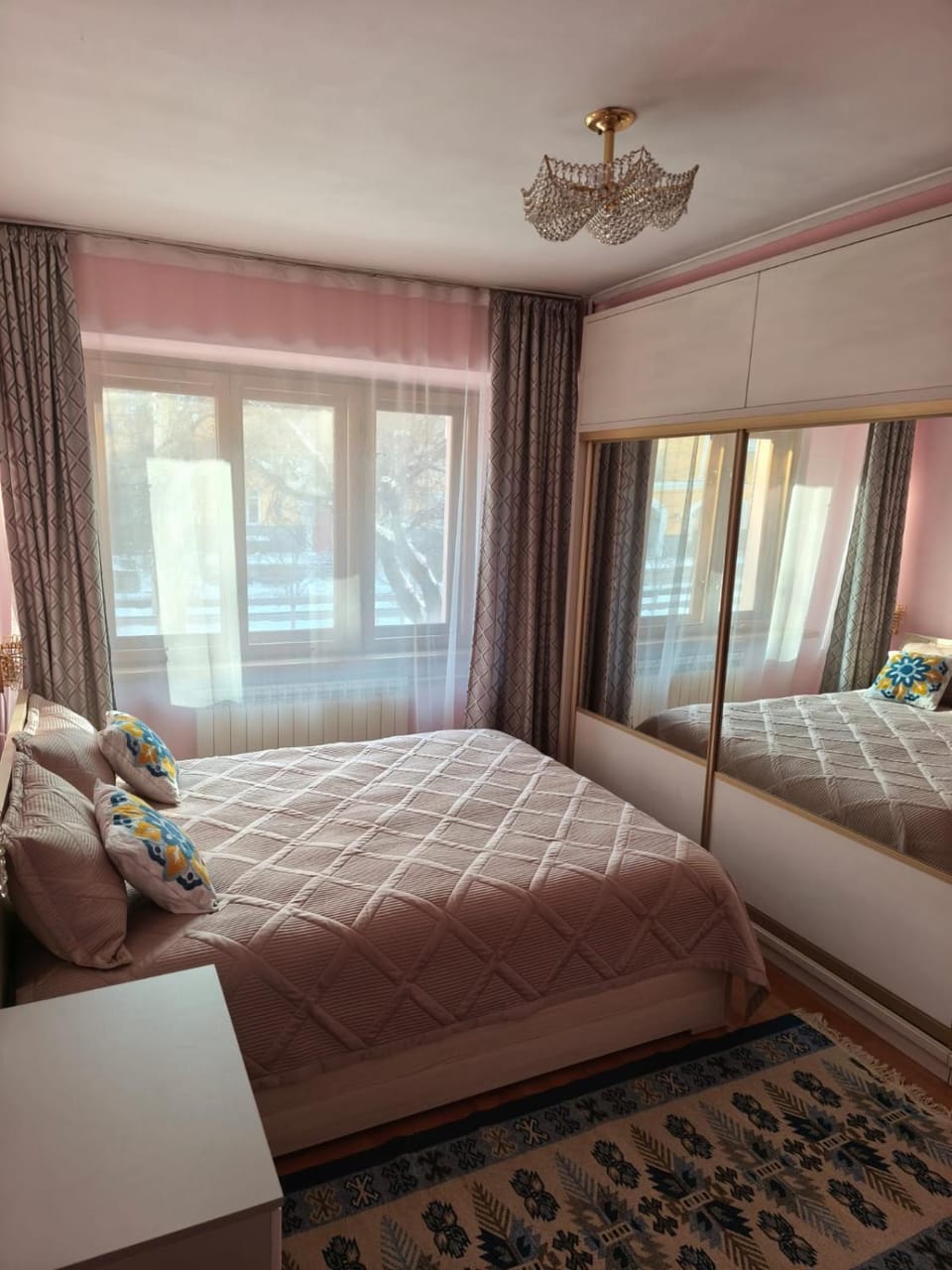 Central Almaty 3BR Apartment near Panfilov Park Apartment in Almaty