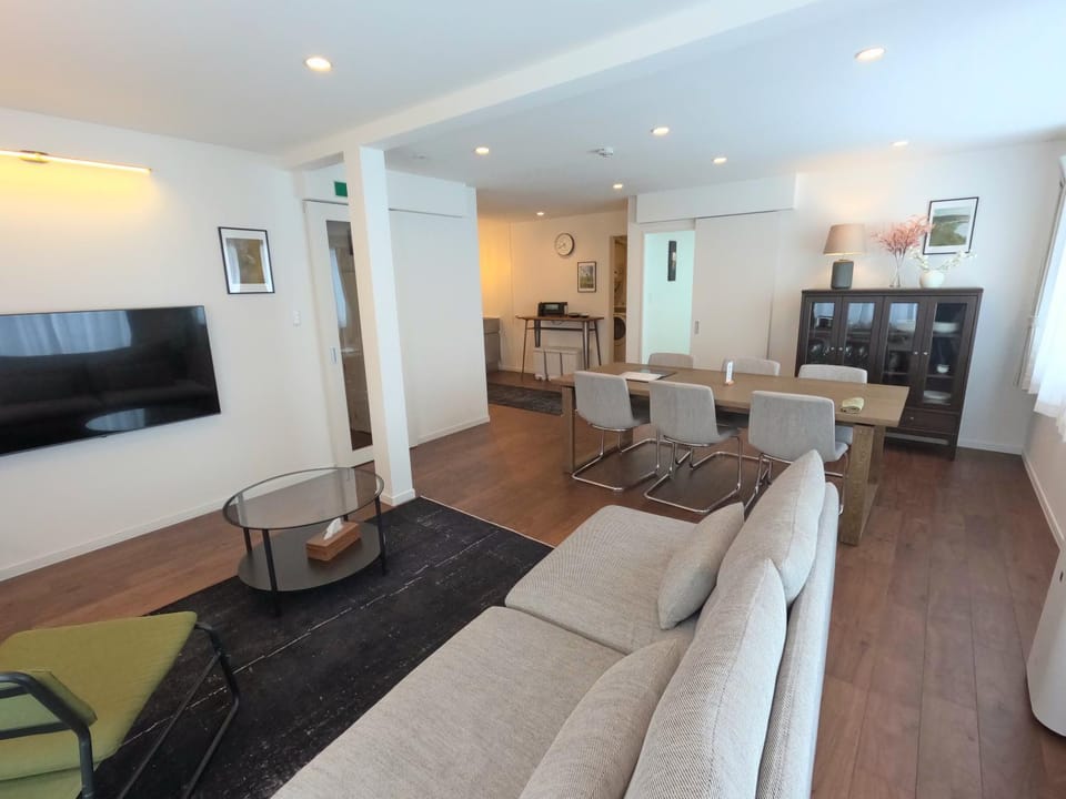 TV and multimedia, Living room, Dining area