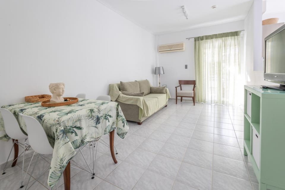 TV and multimedia, Kitchen or kitchenette, Seating area, Dining area, air conditioner
