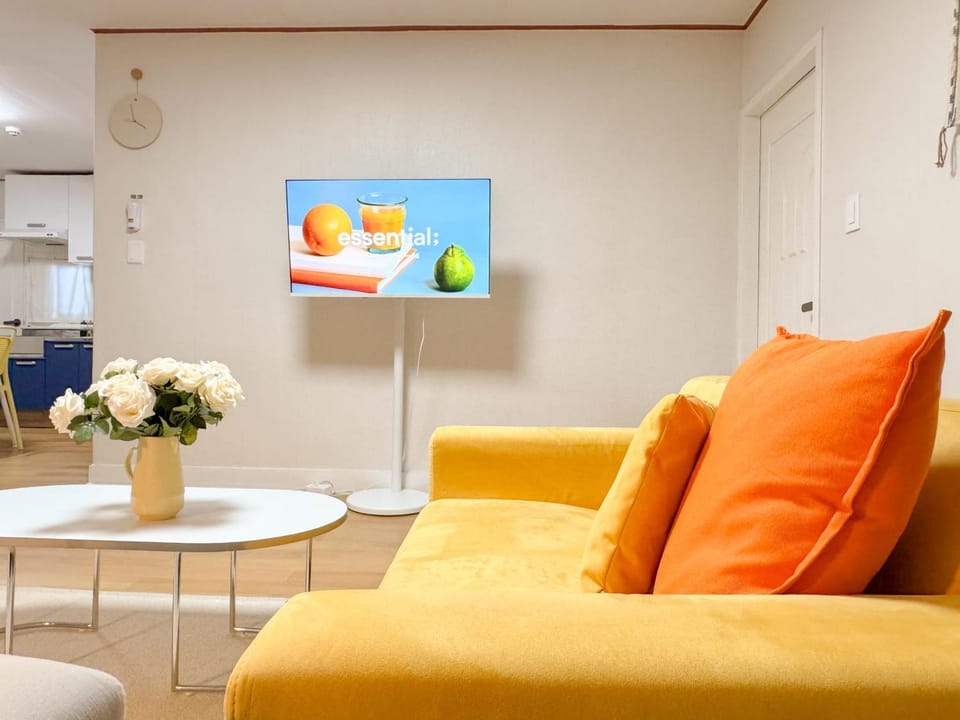 TV and multimedia, Living room, Seating area