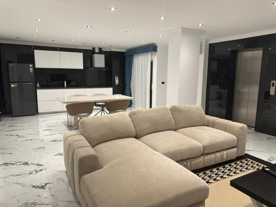 Communal lounge/ TV room, Living room, kitchen, kitchen, elevator