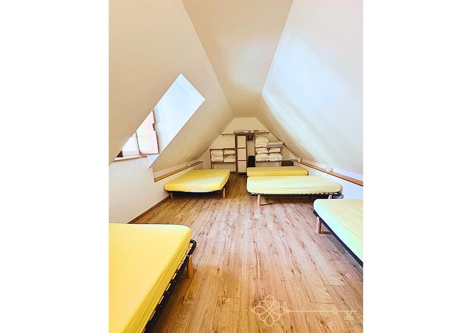 Dormez dans l'enceinte du Château de Béost, 8 pers Apartment in Nouvelle-Aquitaine