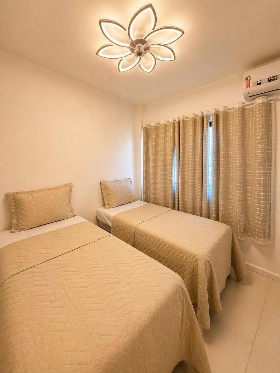 Flat com Piscina Guarajuba 2 Quartos 100m da Praia Apartment in State of Bahia
