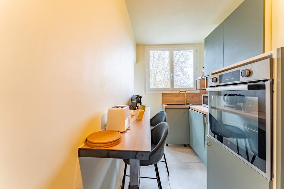 Kitchen or kitchenette, Dining area, dishwasher, minibar, oven, pet friendly, stove, toaster