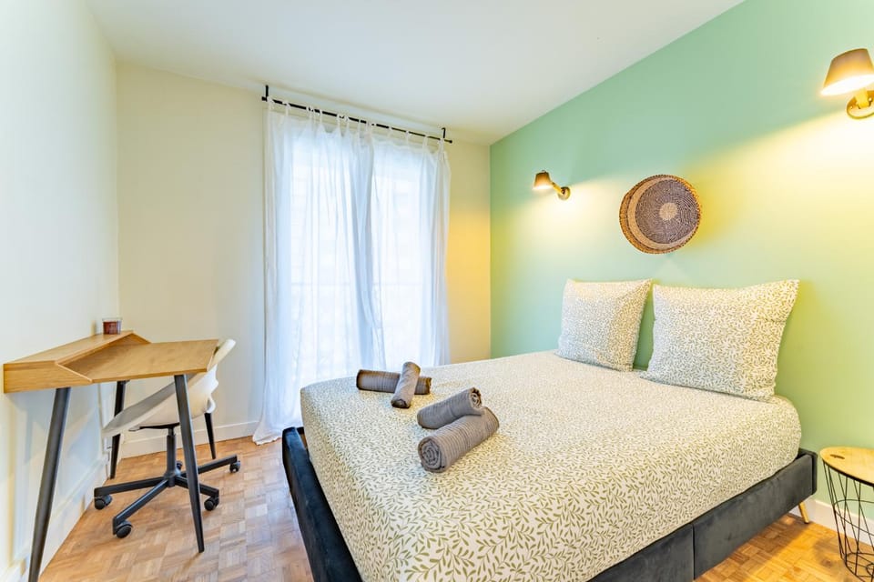 Bed, Photo of the whole room, Bedroom