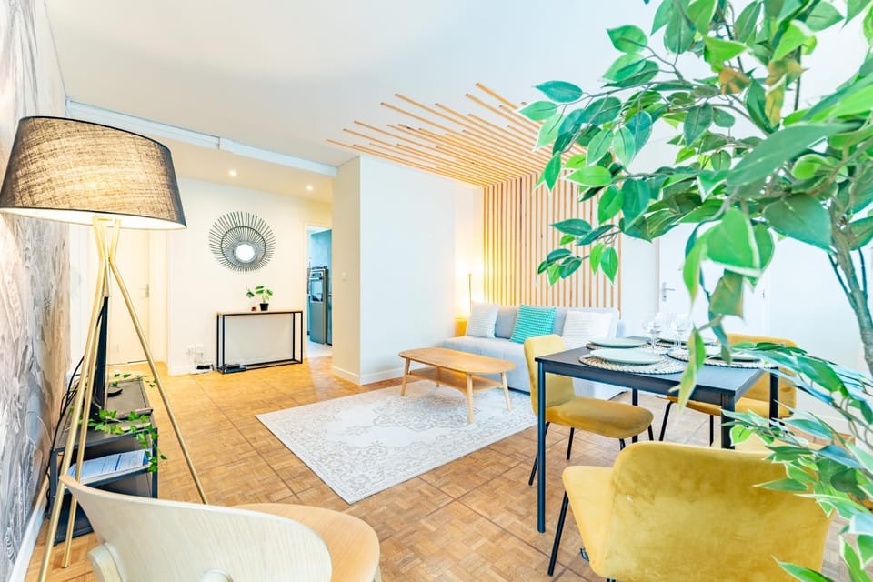 Bed, Living room, Photo of the whole room, Seating area, Dining area, Bedroom