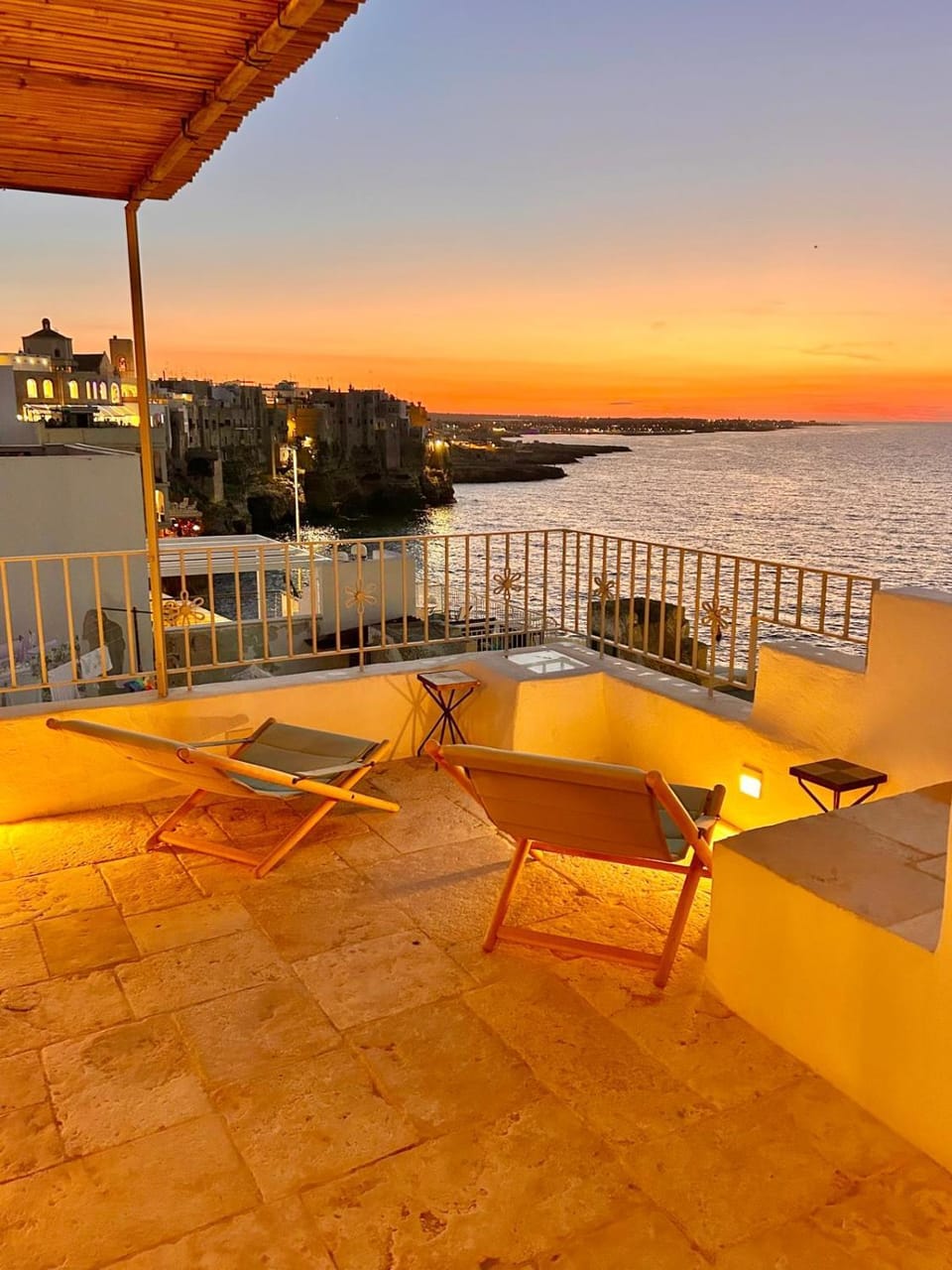 Property building, View (from property/room), Balcony/Terrace, Sea view, Sunset