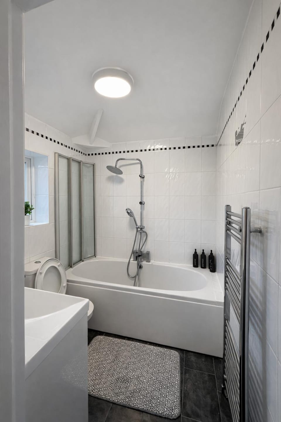 Modern 3 BR Bham HS2 Netflix Free Parking WIFI House in Metropolitan Borough of Solihull
