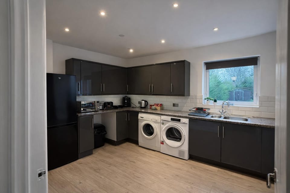 Modern 3 BR Bham HS2 Netflix Free Parking WIFI House in Metropolitan Borough of Solihull