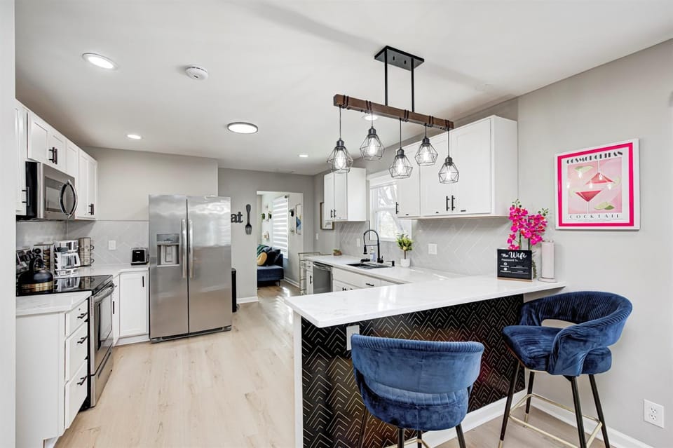 Kitchen or kitchenette, oven, stove