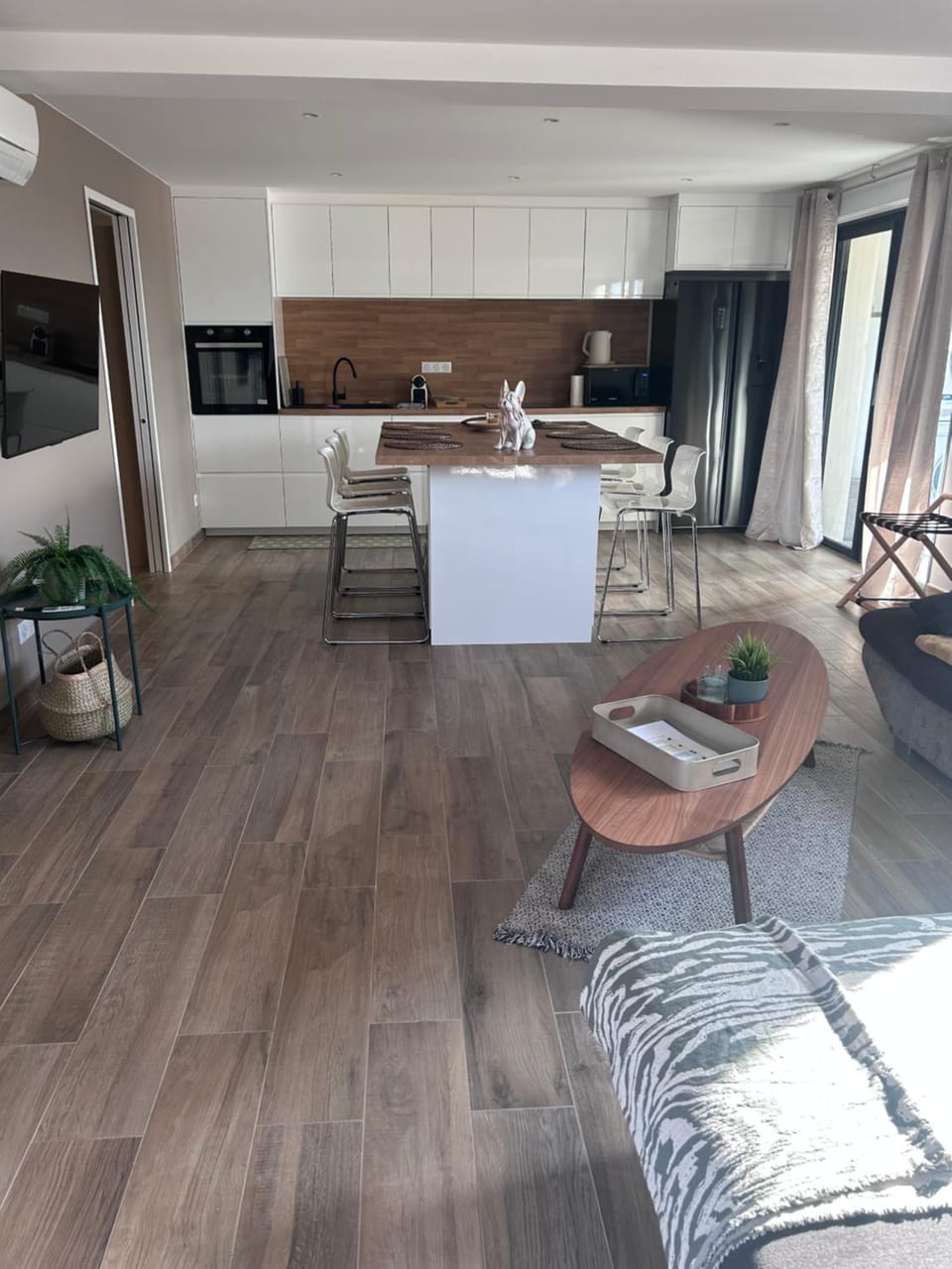 Kitchen or kitchenette, Living room, Dining area