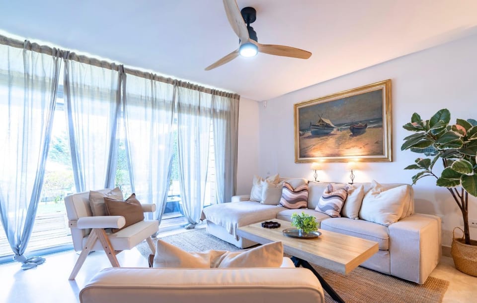Living room, Seating area