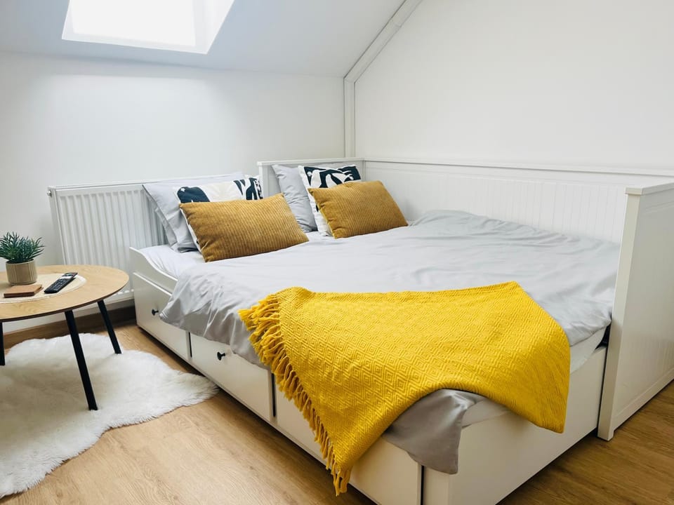 Photo of the whole room, Bedroom