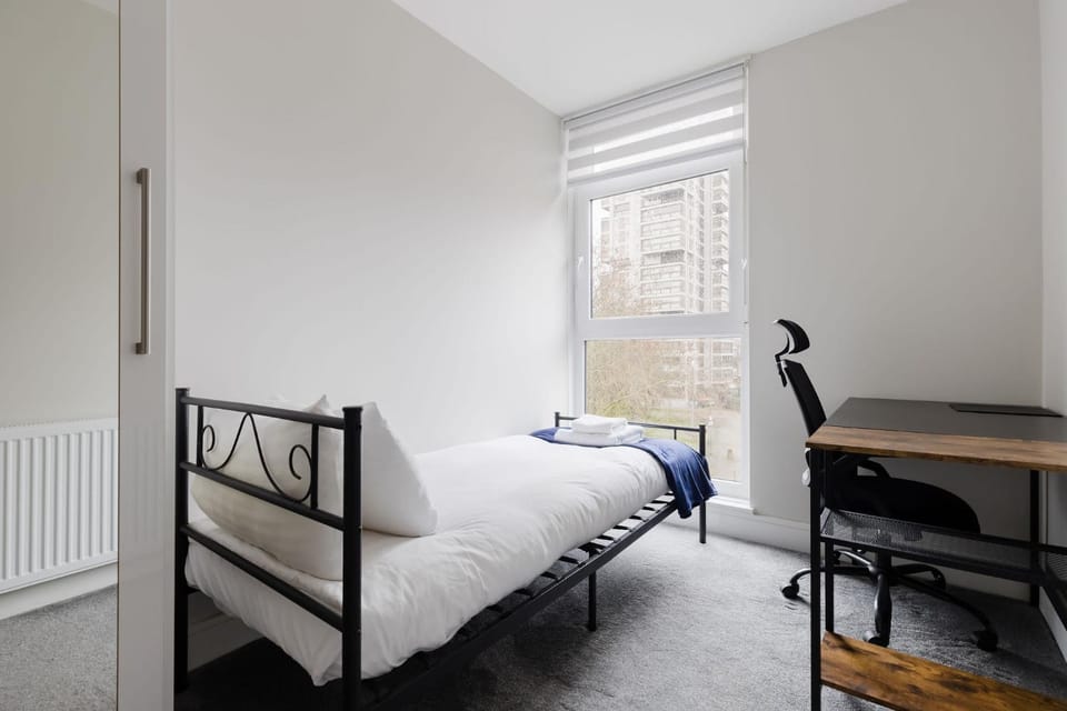 Contemporary 3BDR Retreat in South West London Apartment in London