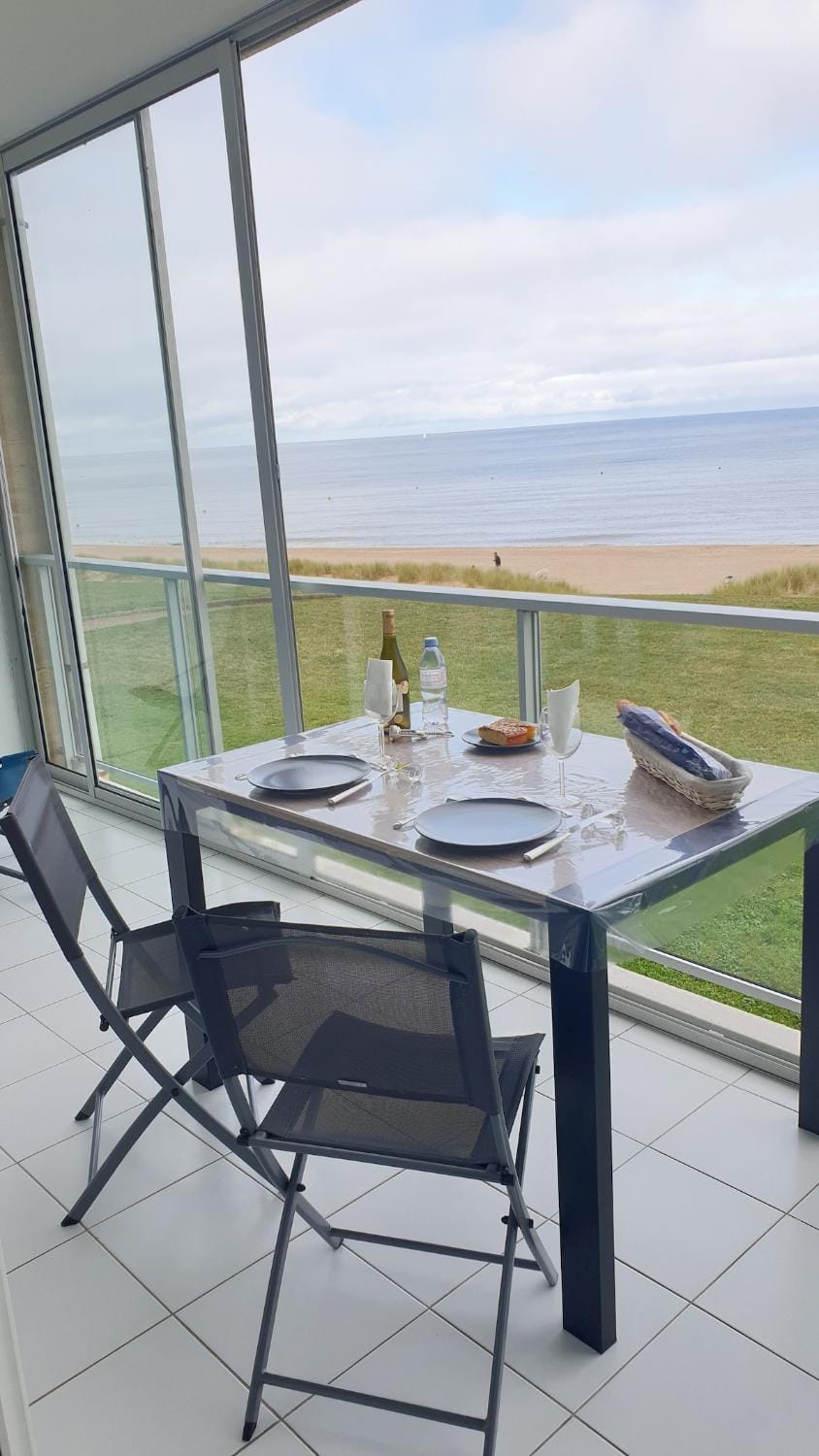 Superbe 3pièces Front de Mer, sur la plage Cabourg Apartment in Normandy