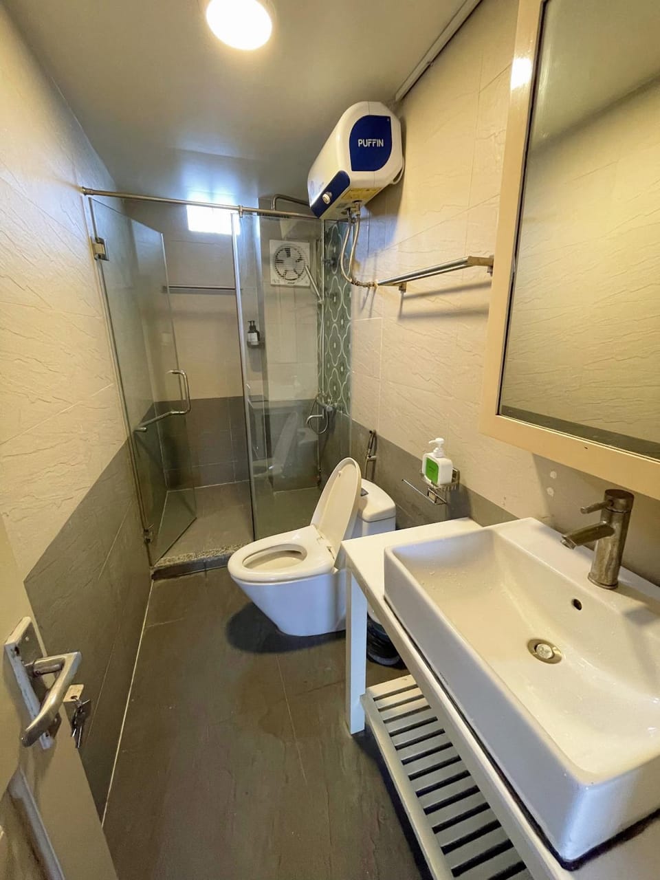 Shower, Toilet, Bathroom, towels