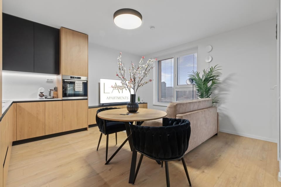 Kitchen or kitchenette, Dining area, oven, stove