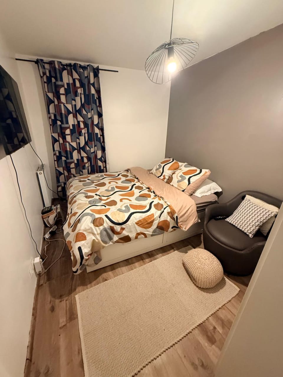 Bed, Photo of the whole room, Bedroom