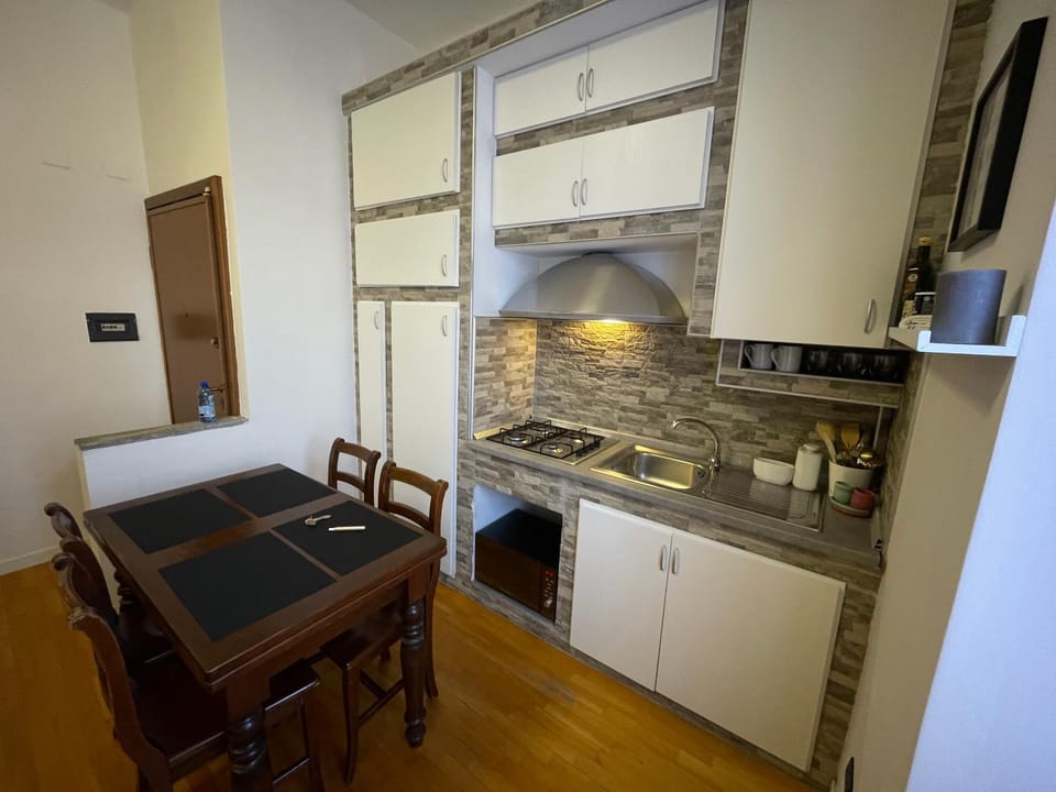 Kitchen or kitchenette, oven, stove