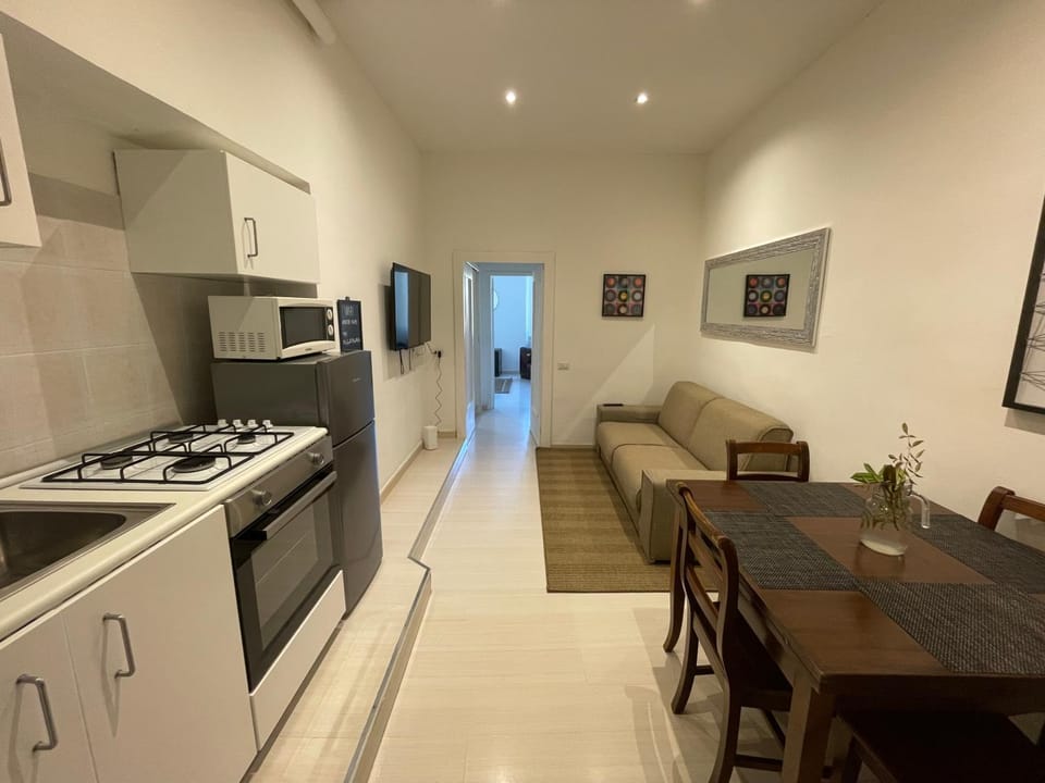 Kitchen or kitchenette, Living room, Seating area, Dining area, oven, stove