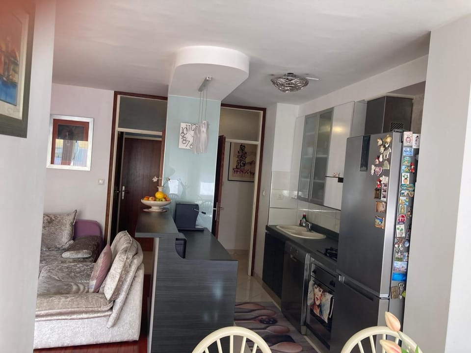 Seating area, kitchen
