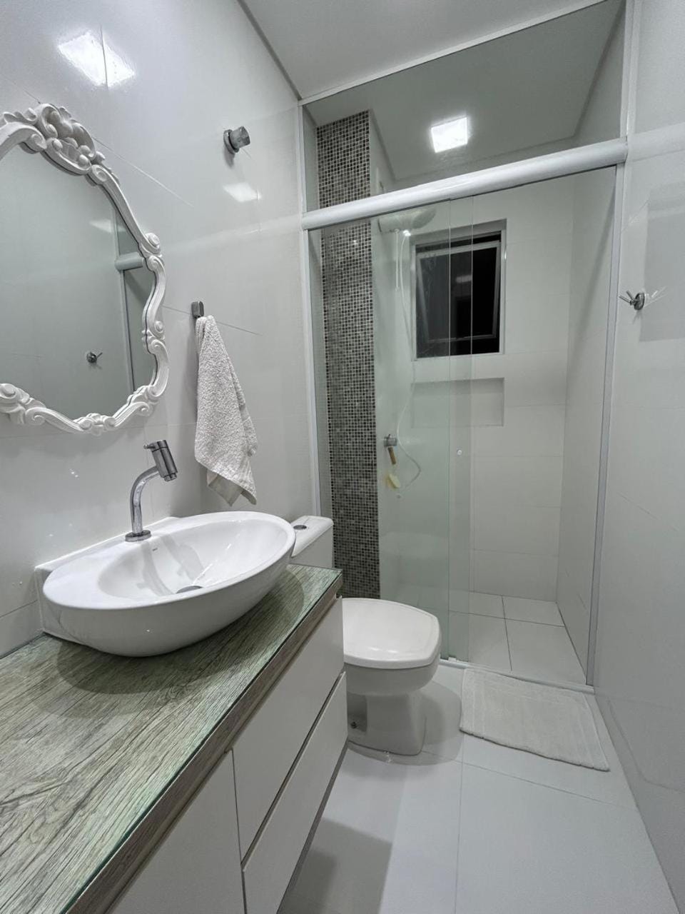 Shower, Bathroom, towels