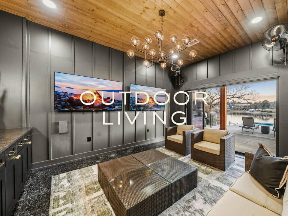 Communal lounge/ TV room, TV and multimedia, Seating area