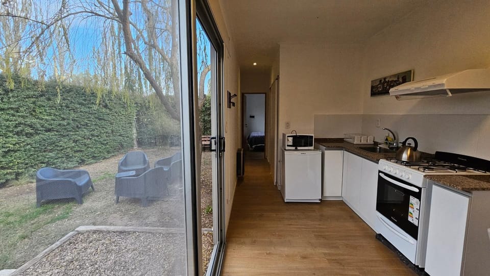 Garden, Kitchen or kitchenette, Dining area