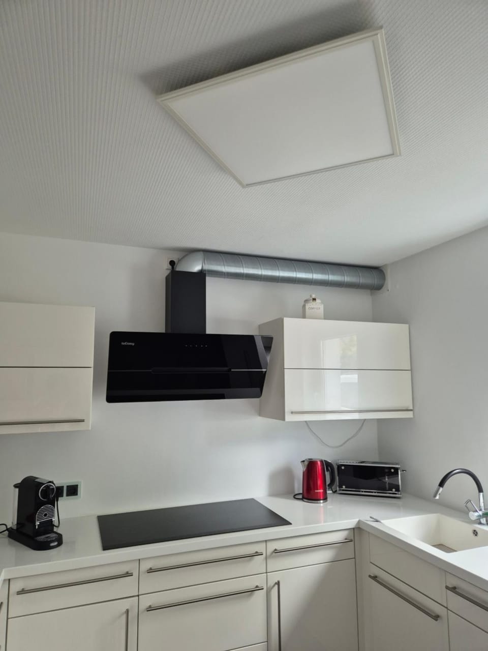Coffee/tea facilities, Kitchen or kitchenette, stove, toaster