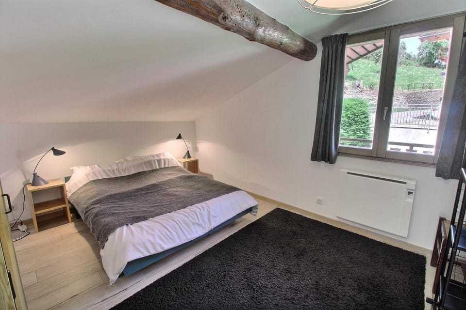 Bed, Photo of the whole room, Bedroom