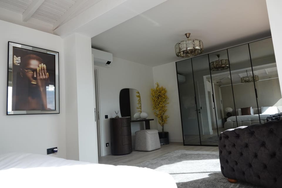 Bedroom, Mountain view, Sea view