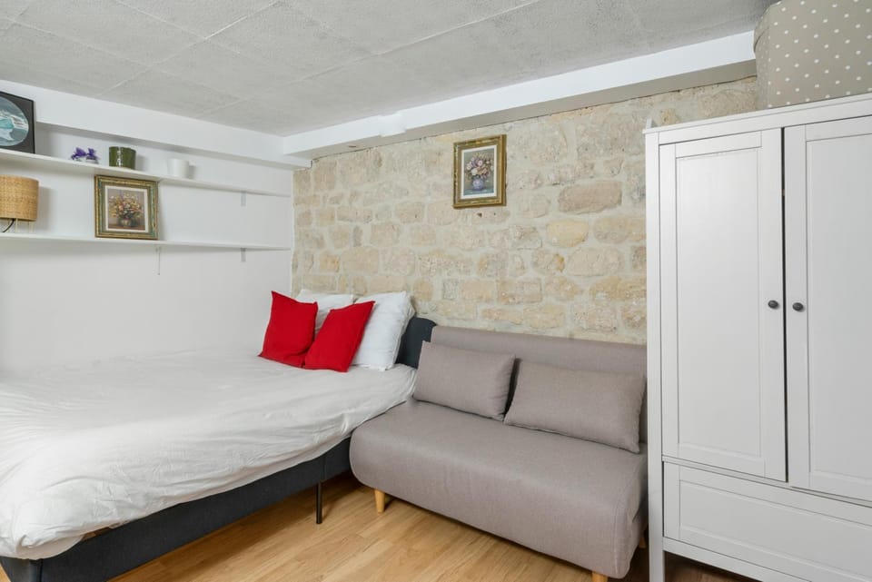 Charming Studio Louvre Apartment in Paris