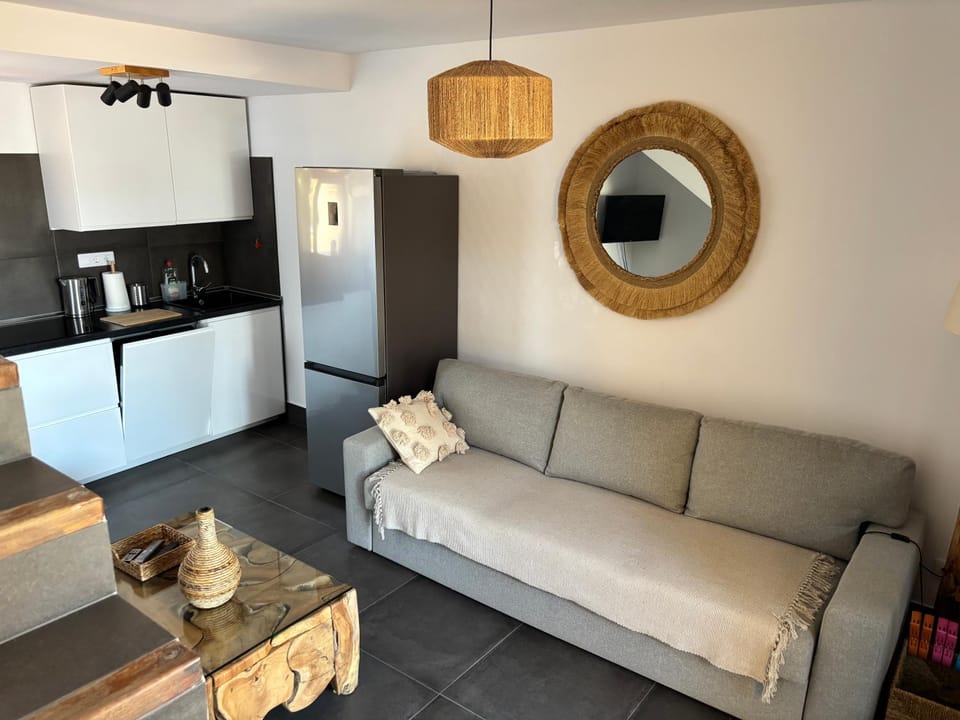 Kitchen or kitchenette, Living room, Seating area