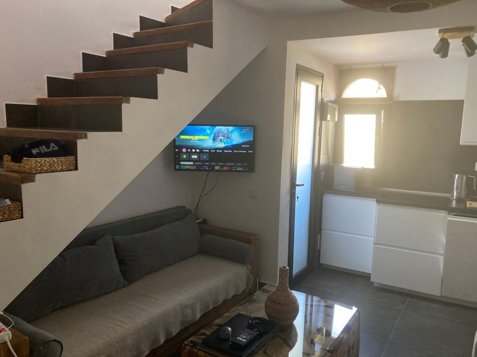 Kitchen or kitchenette, Living room, Seating area