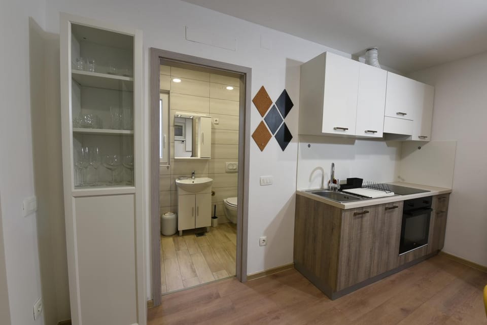 Kitchen or kitchenette