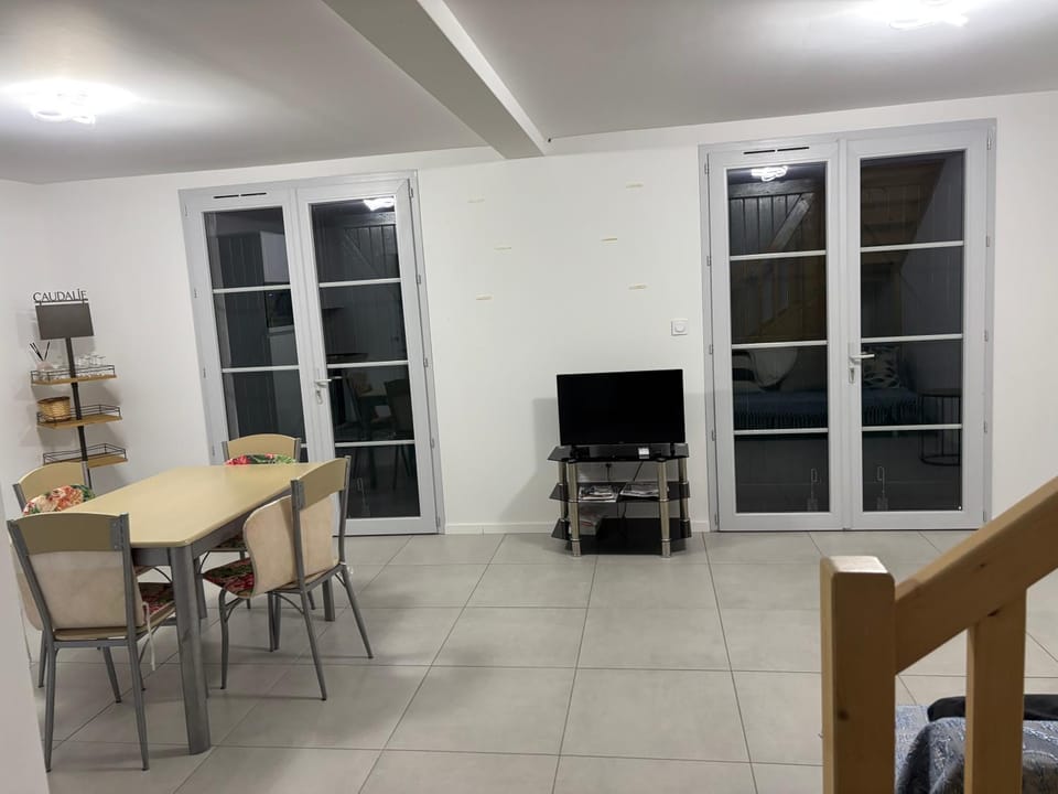 Grand appartement au centre de Cambo Les Bains Apartment in French Basque Country