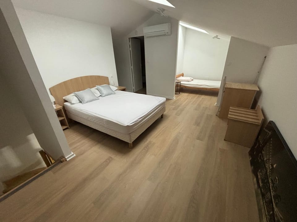 Grand appartement au centre de Cambo Les Bains Apartment in French Basque Country
