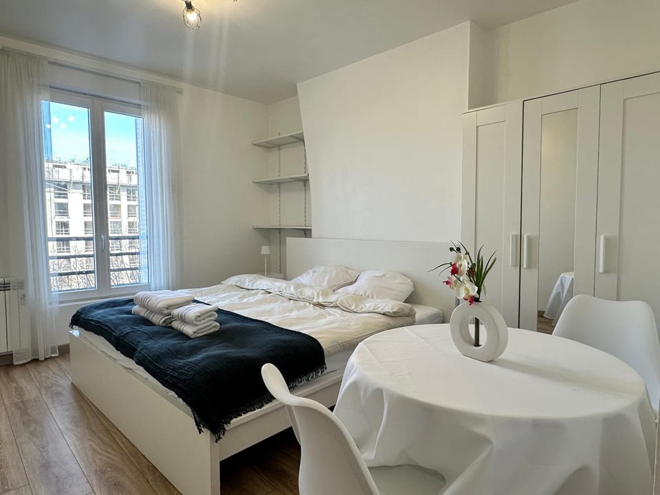 Comfortable 64 m2 Apt near Stade de France Self Check in Apartment in Saint-Denis, France