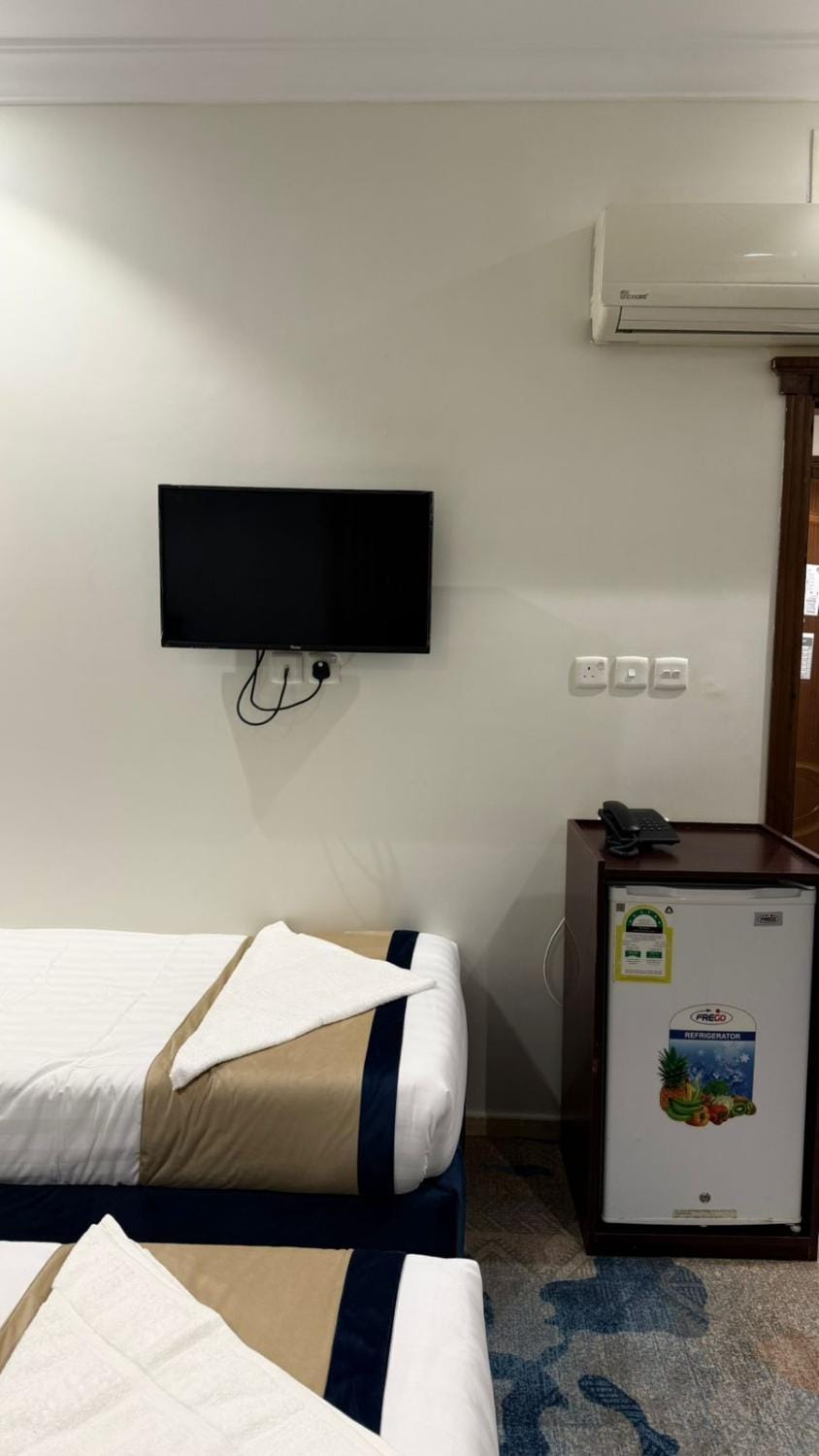 Bed, TV and multimedia, Photo of the whole room, Bedroom, air conditioner